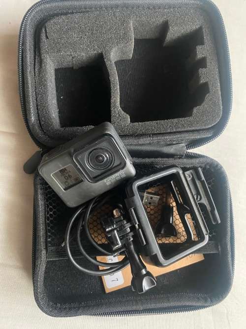 GOPRO HERO 5 BLACK *CASING*USB CABLE*SMART POUCH * GOOD CONDITION